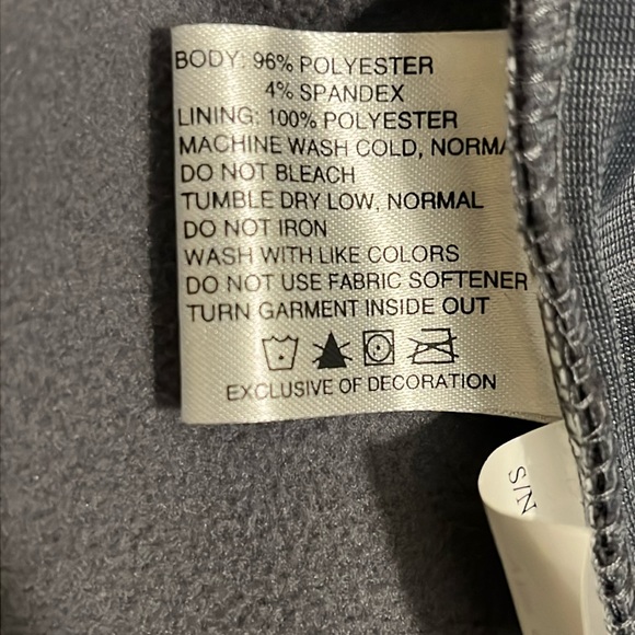 UW Women’s Zip Jacket, Medium - Picture 10 of 11